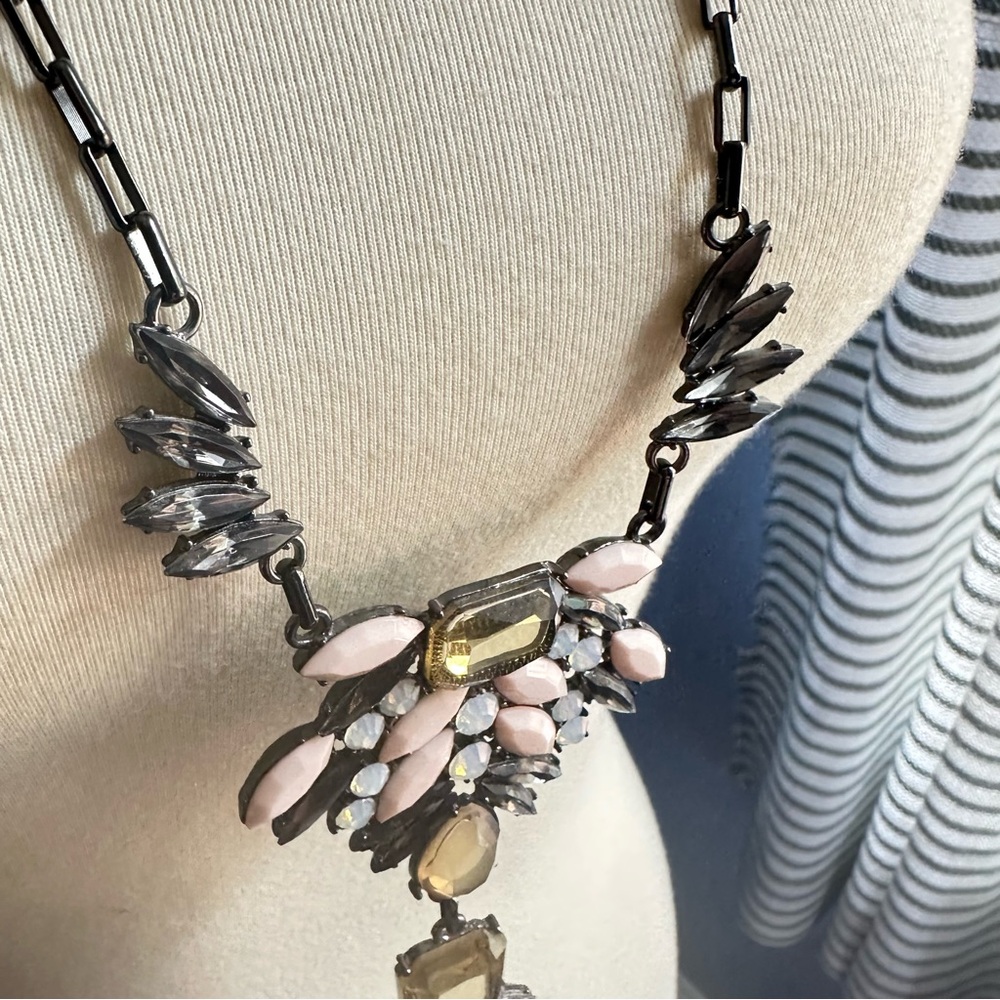 Bar III Statement Necklace 32” Pink Gray Gem Gunmetal Chain - Picture 5 of 12